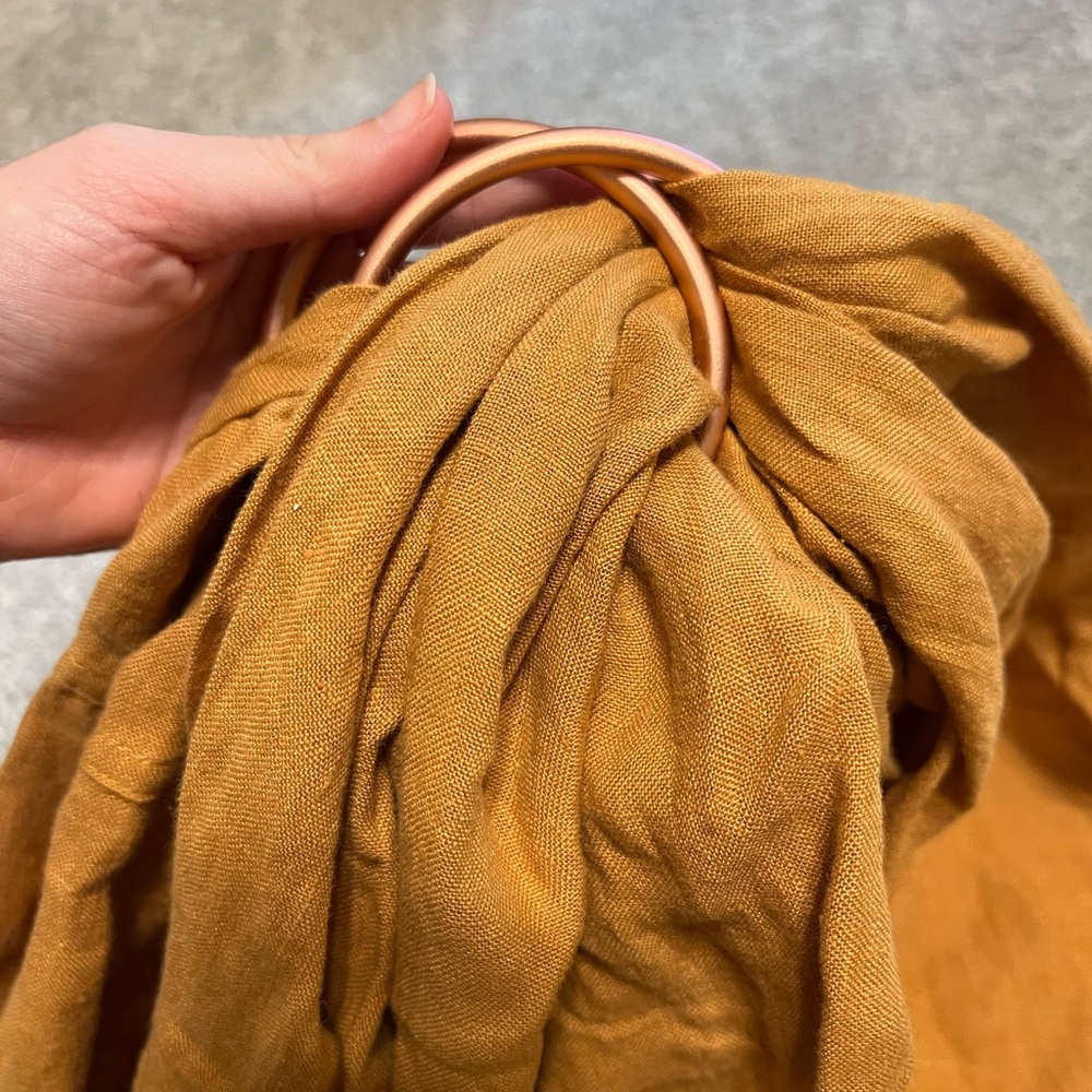Kyte Linen Rust Orange ring sling - Picture 3 of 4